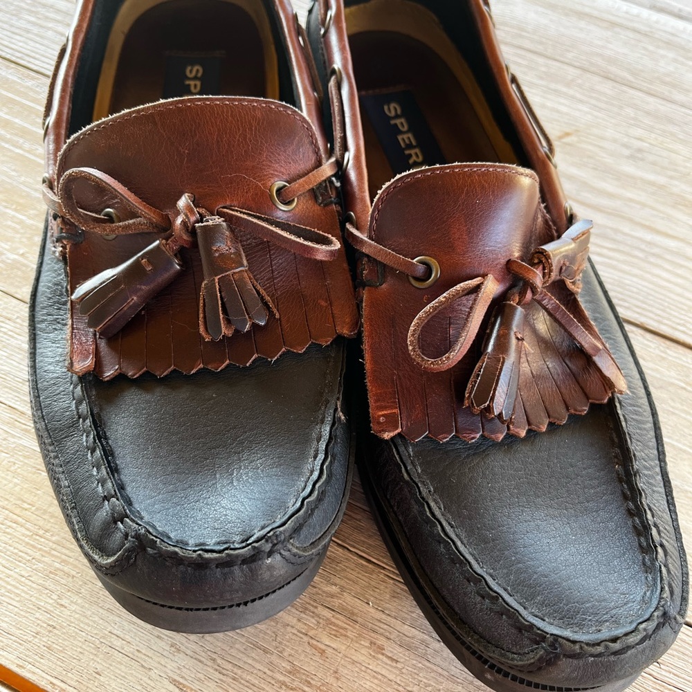Vintage Sperry Loafers. Two toned with tassel detail. Excellent condition. Sz11